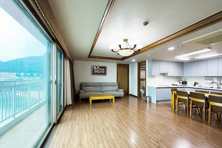 Mohang Haenaru Family Hotel Buan Room photo
