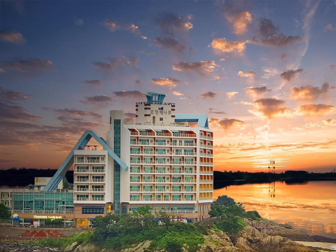 Mohang Haenaru Family Hotel Buan Exterior photo